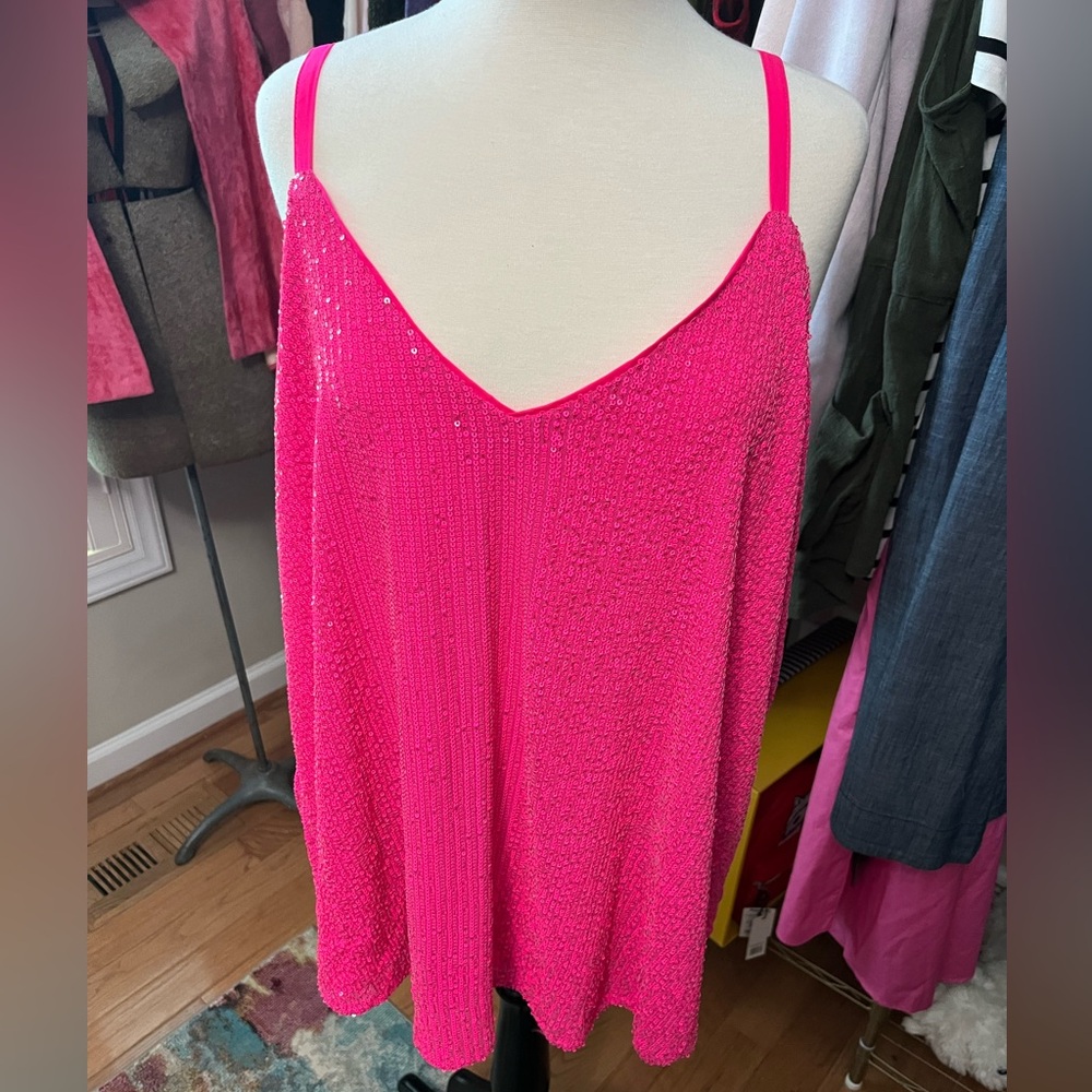Beautiful sequin pink top from Torrid size one